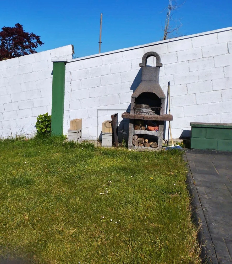 Bonita casa con piscina y vistas al mar