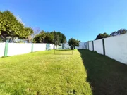 Bonita casa con piscina y vistas al mar