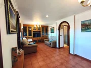 Bonita casa con piscina y vistas al mar