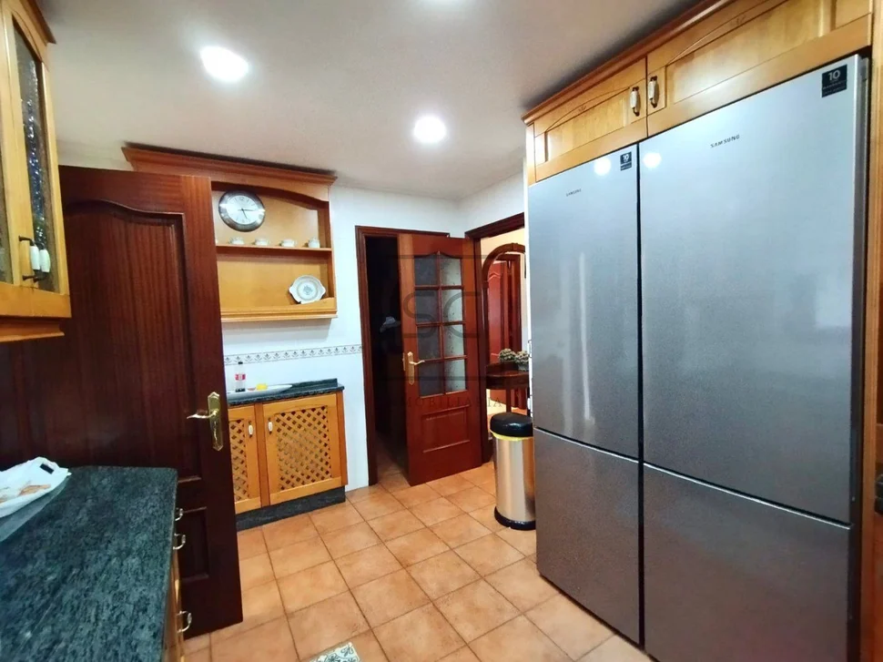 Bonita casa con piscina y vistas al mar