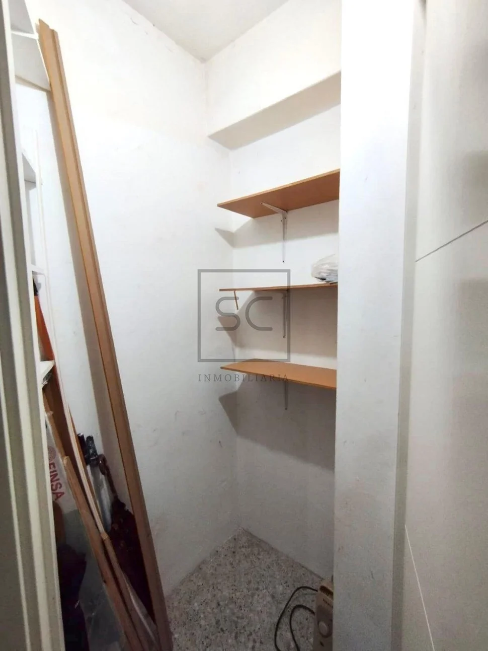 Piso con terraza y vestidor en zona de ultramar