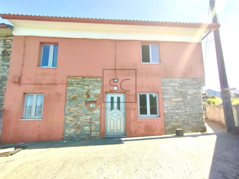 Casa en venta con reciente reforma y gran extensión de terreno