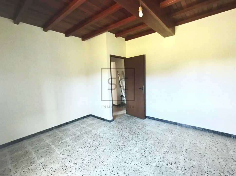 Casa en venta con reciente reforma y gran extensión de terreno