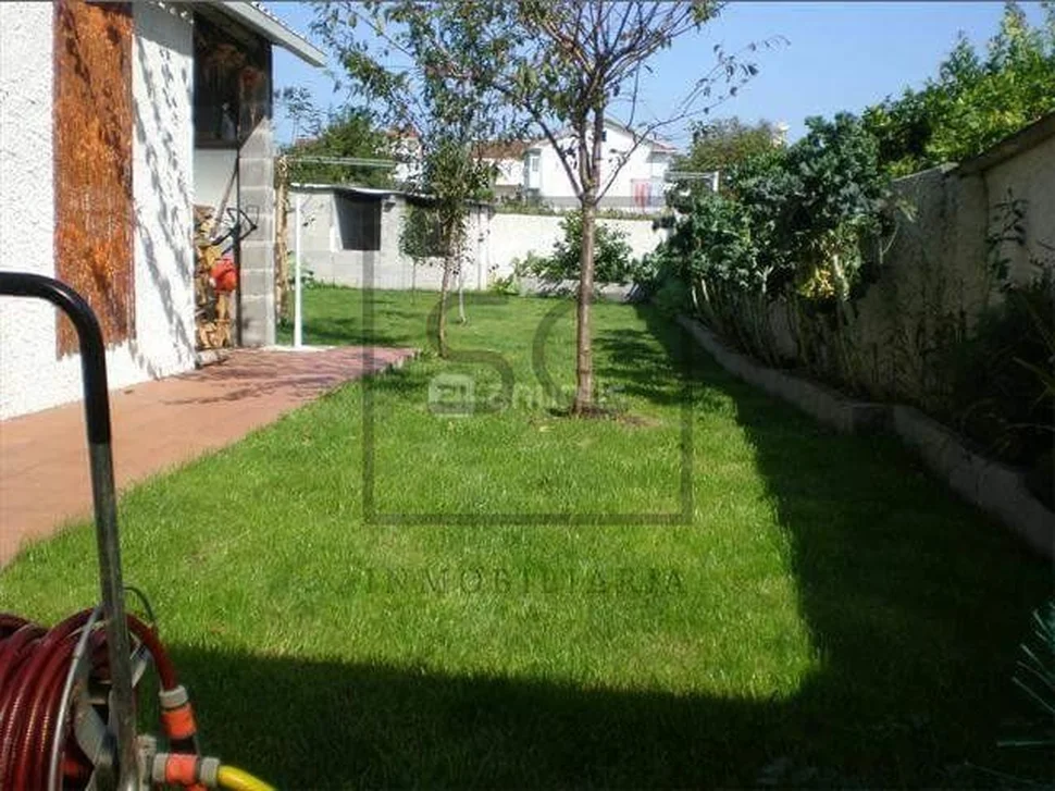 Bajo vivienda acondicionado con jardín