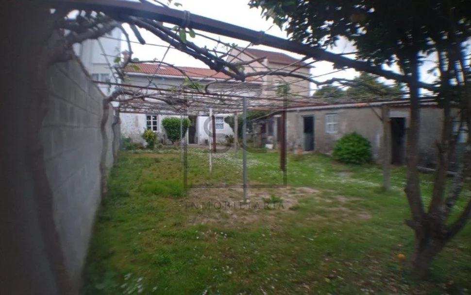 Casa para Reformar y Terreno para Construir en Neda