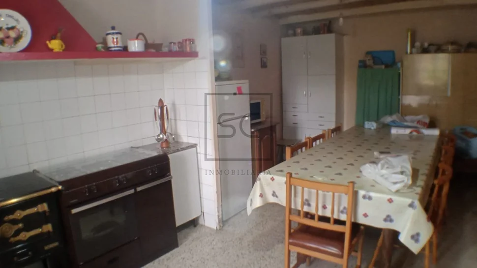 Casa para Reformar y Terreno para Construir en Neda
