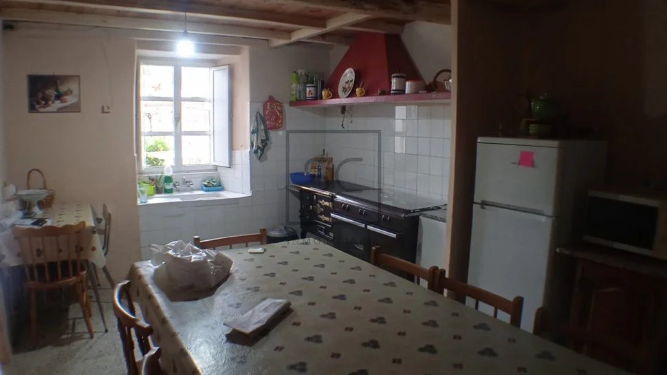 Casa para Reformar y Terreno para Construir en Neda