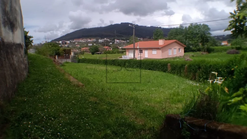 Casa para Reformar y Terreno para Construir en Neda