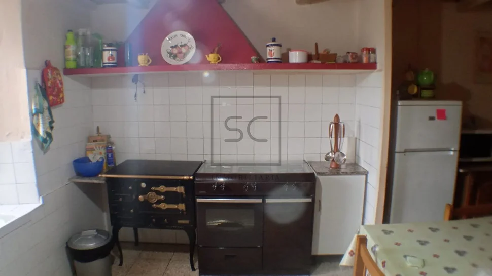 Casa para Reformar y Terreno para Construir en Neda