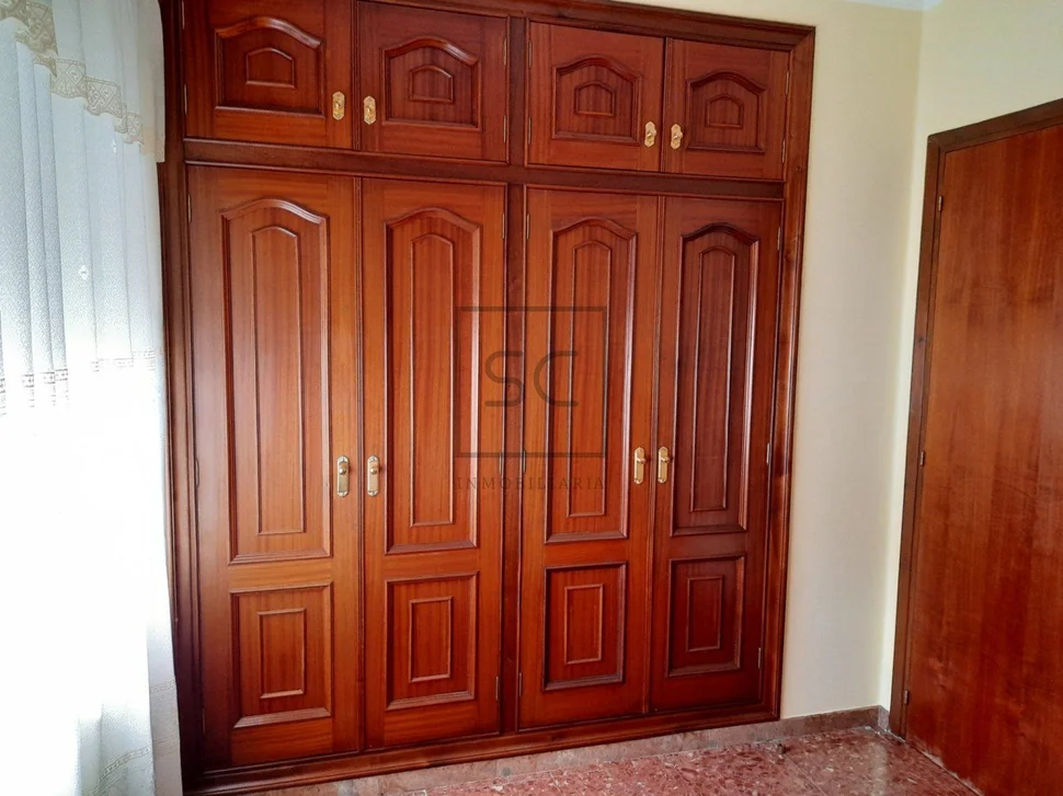 Casa con gran finca para entrar a vivir en el castro, narón