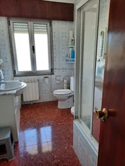 Casa con gran finca para entrar a vivir en el castro, narón