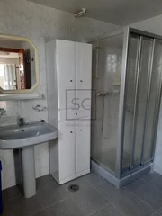 Casa con gran finca para entrar a vivir en el castro, narón