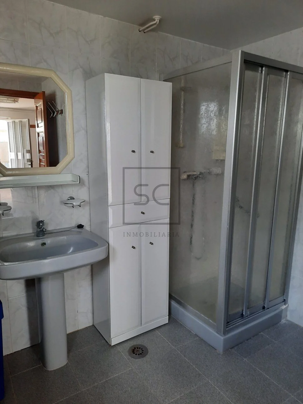 Casa con gran finca para entrar a vivir en el castro, narón