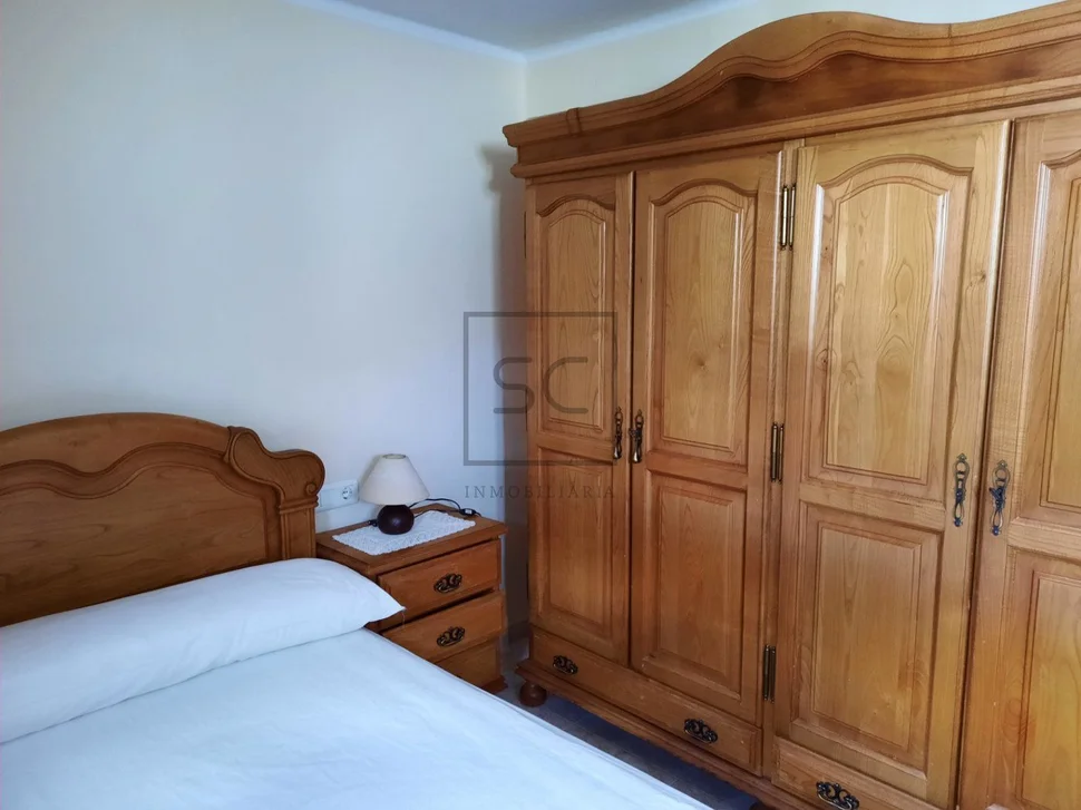 Casa con gran finca para entrar a vivir en el castro, narón