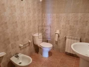 Casa con gran finca para entrar a vivir en el castro, narón