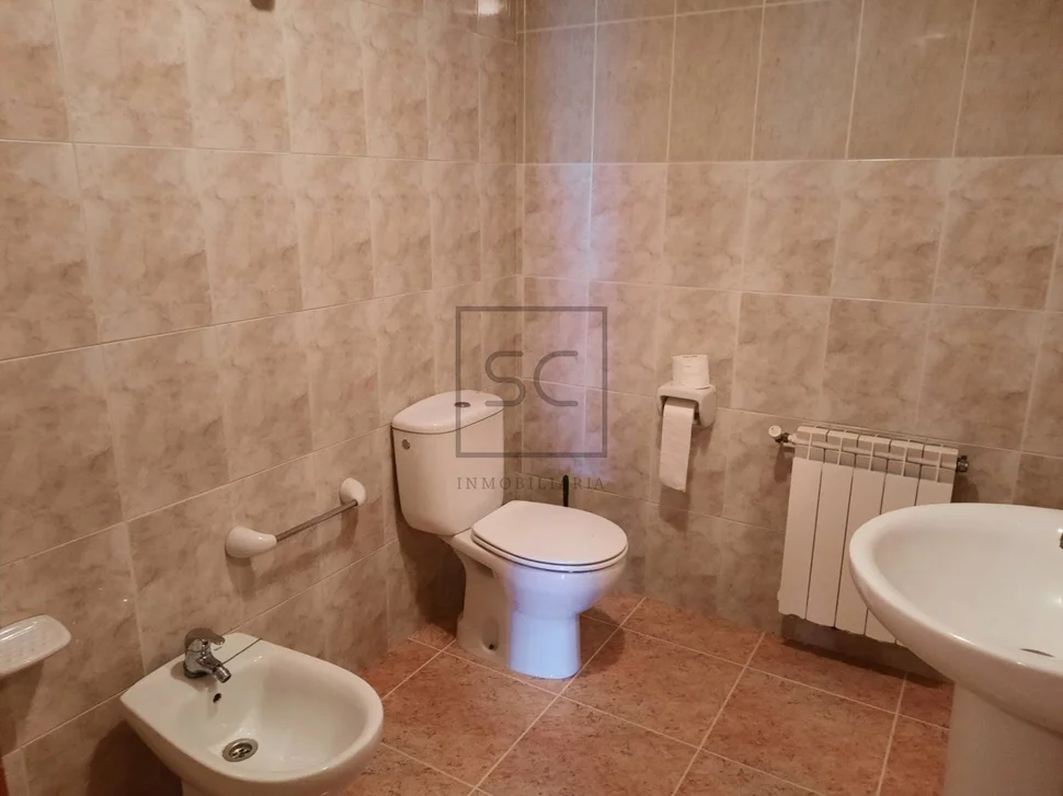 Casa con gran finca para entrar a vivir en el castro, narón