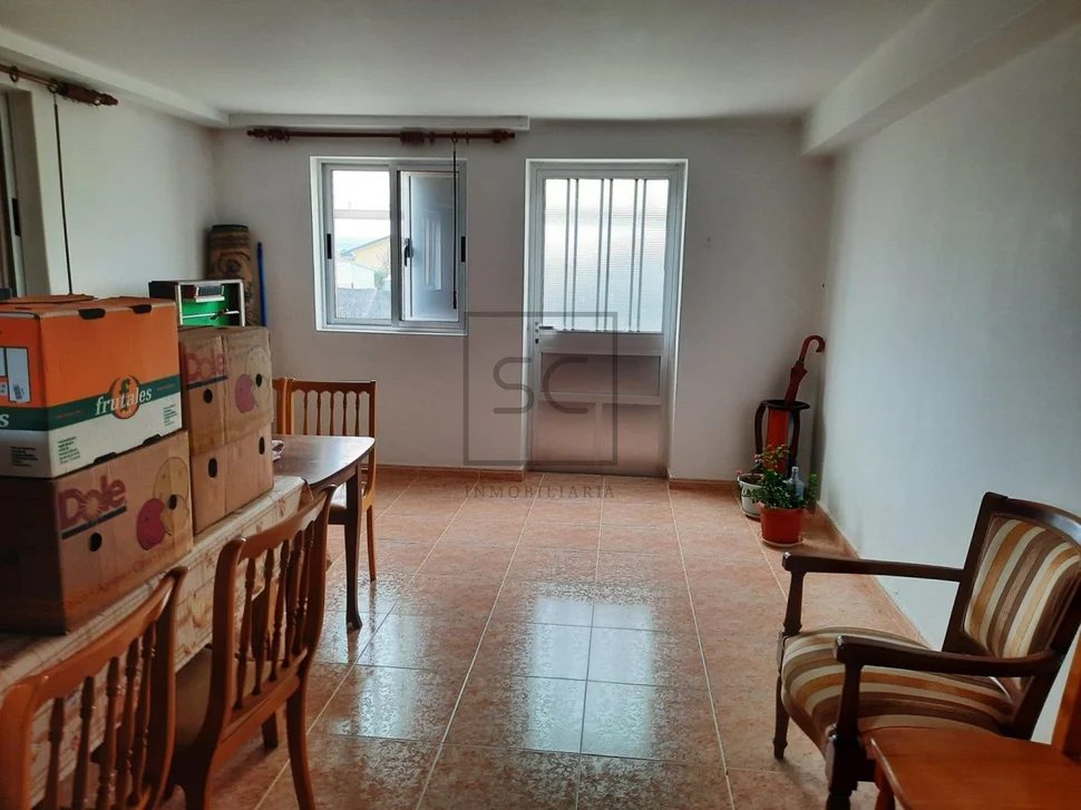 Casa con gran finca para entrar a vivir en el castro, narón