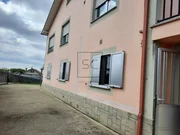 Casa con gran finca para entrar a vivir en el castro, narón