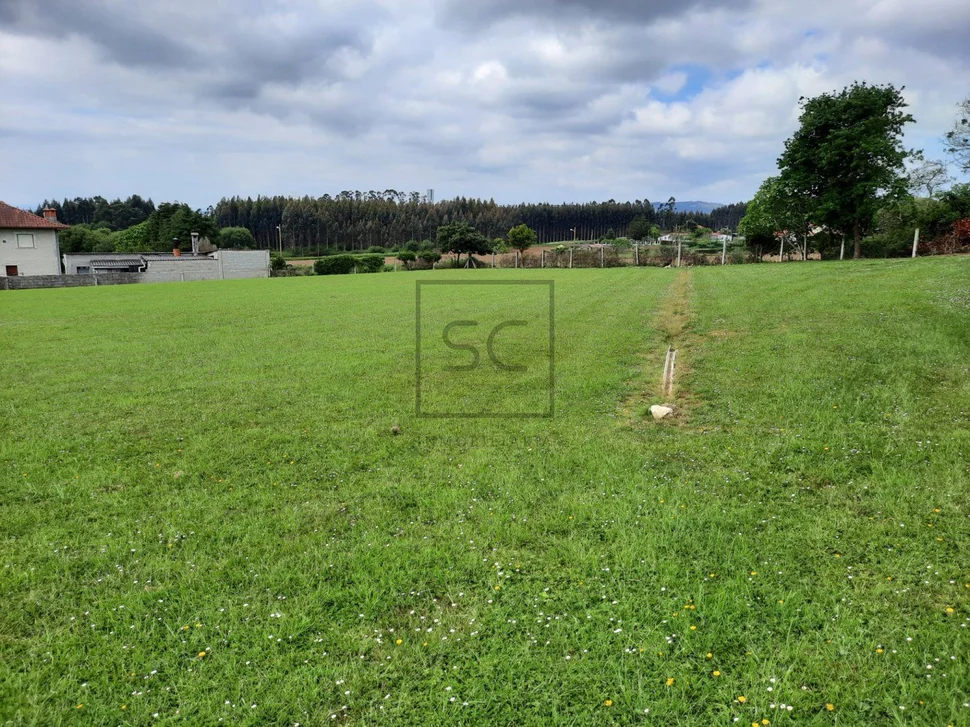 Casa con gran finca para entrar a vivir en el castro, narón