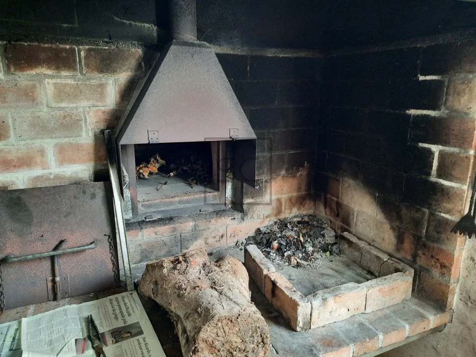 Casa con gran finca para entrar a vivir en el castro, narón