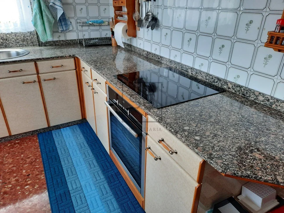 Casa con gran finca para entrar a vivir en el castro, narón