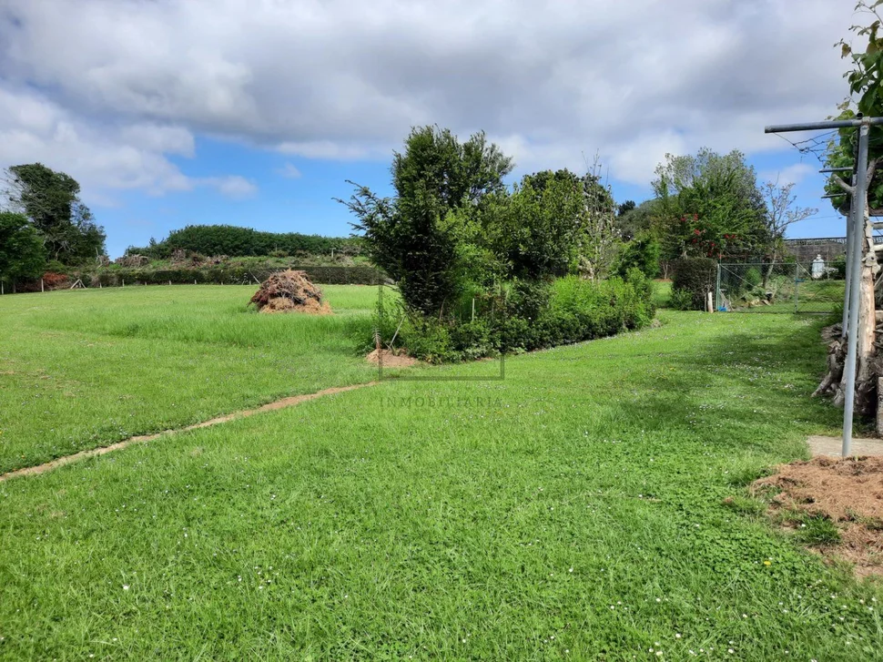 Casa con gran finca para entrar a vivir en el castro, narón
