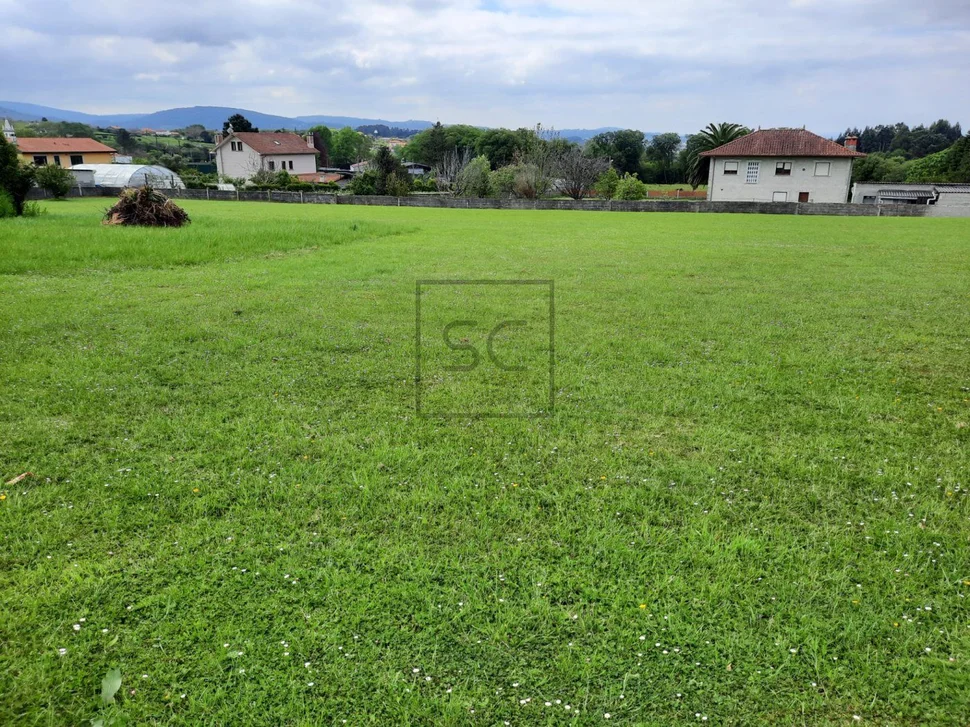 Casa con gran finca para entrar a vivir en el castro, narón
