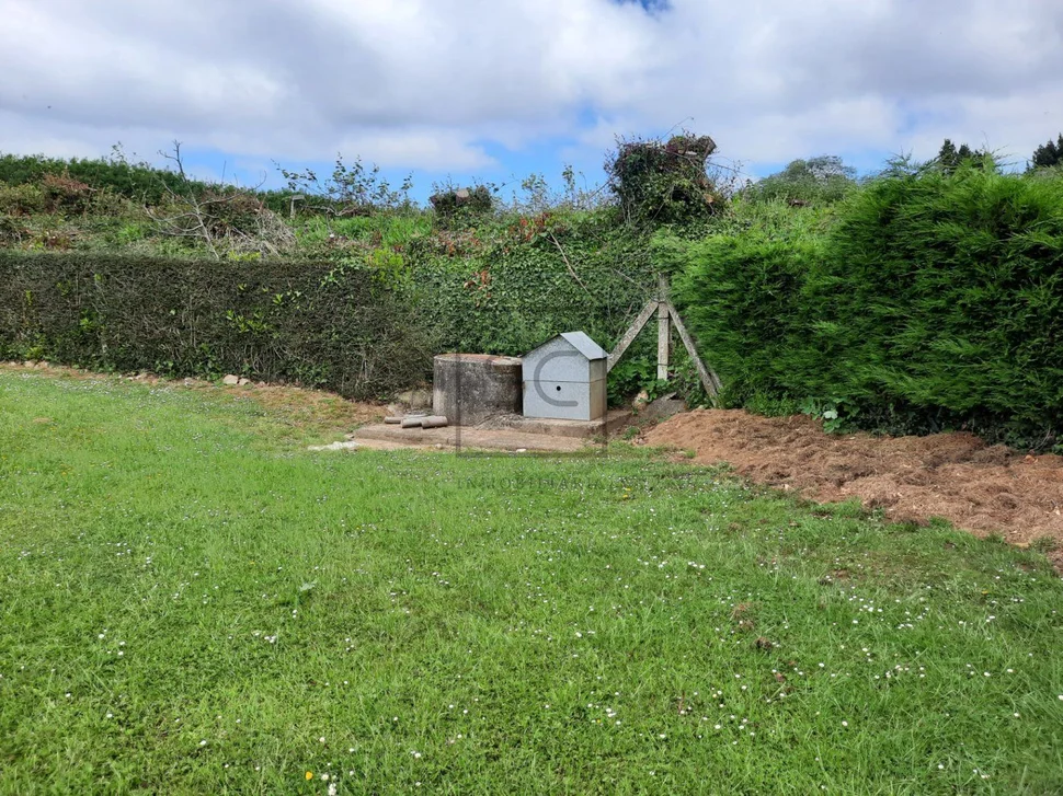 Casa con gran finca para entrar a vivir en el castro, narón