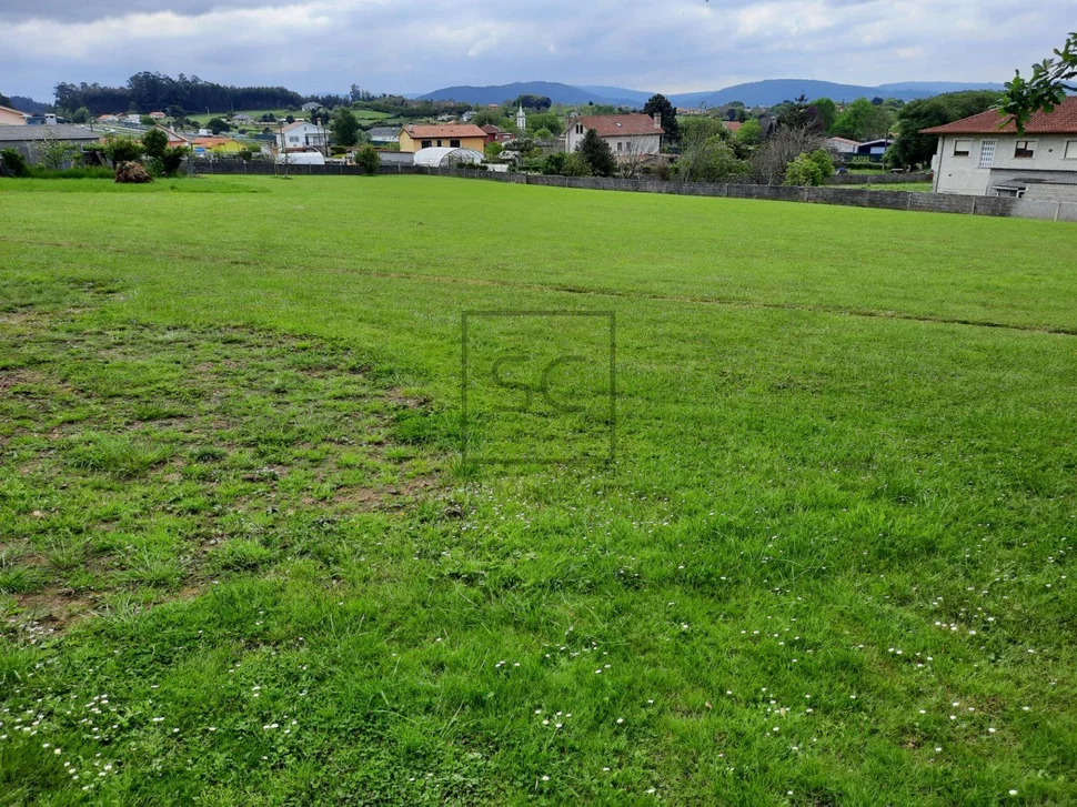 Casa con gran finca para entrar a vivir en el castro, narón