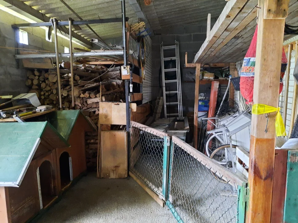 Casa con gran finca para entrar a vivir en el castro, narón