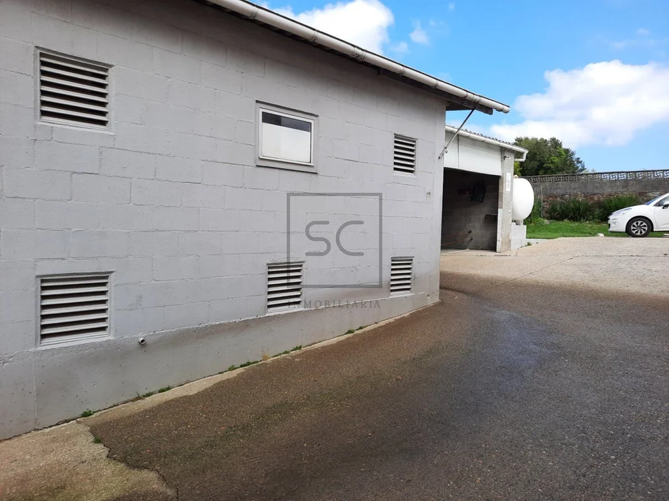 Casa con gran finca para entrar a vivir en el castro, narón