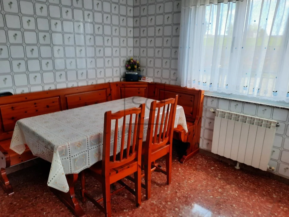 Casa con gran finca para entrar a vivir en el castro, narón