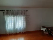 Casa con viviendas independientes, jardín y garaje en joane, ferrol