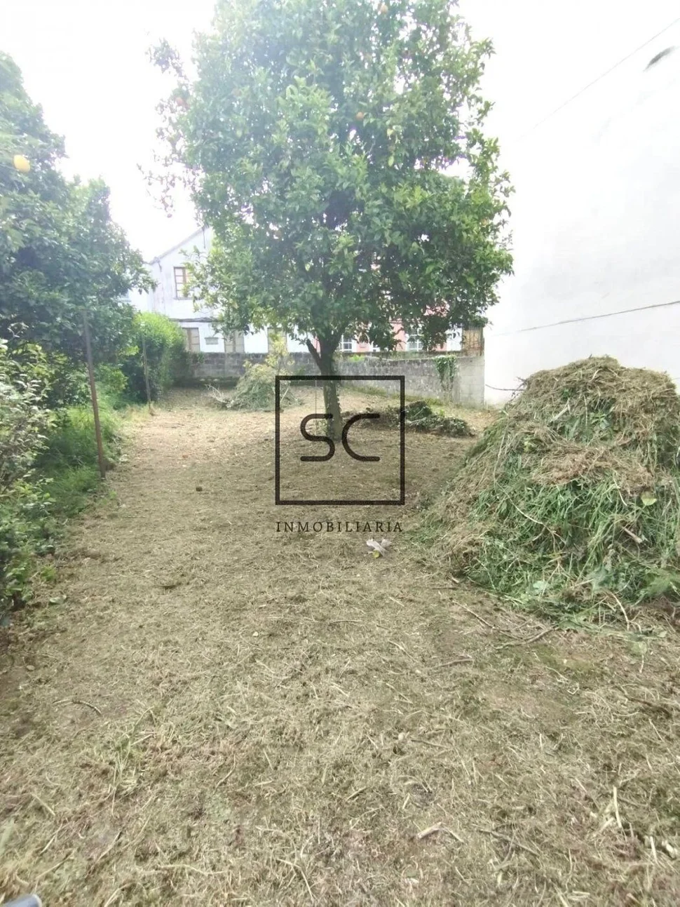 Piso centrico y soleado en naron con terreno y bodega