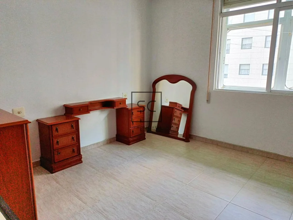 Piso centrico y soleado en naron con terreno y bodega