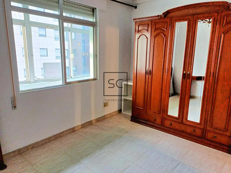 Piso centrico y soleado en naron con terreno y bodega