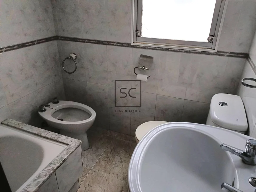 Piso centrico y soleado en naron con terreno y bodega