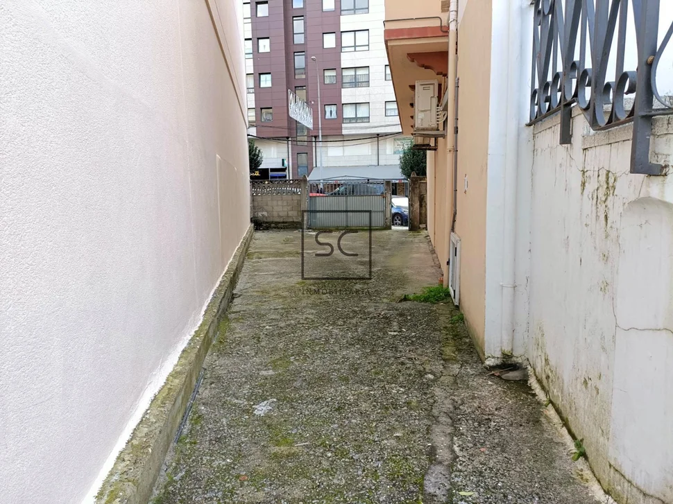 Piso centrico y soleado en naron con terreno y bodega