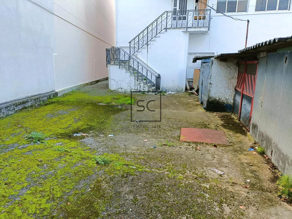 Piso centrico y soleado en naron con terreno y bodega