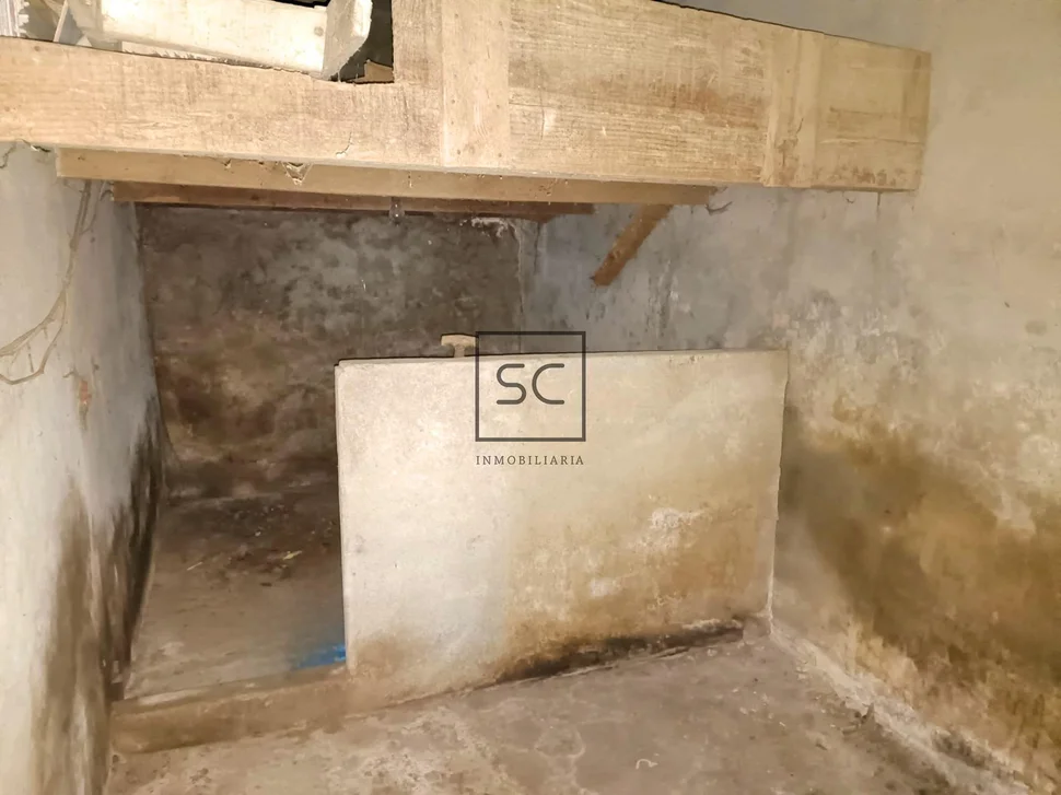 Piso centrico y soleado en naron con terreno y bodega