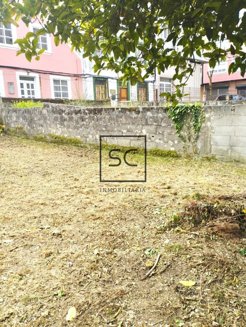 Piso centrico y soleado en naron con terreno y bodega