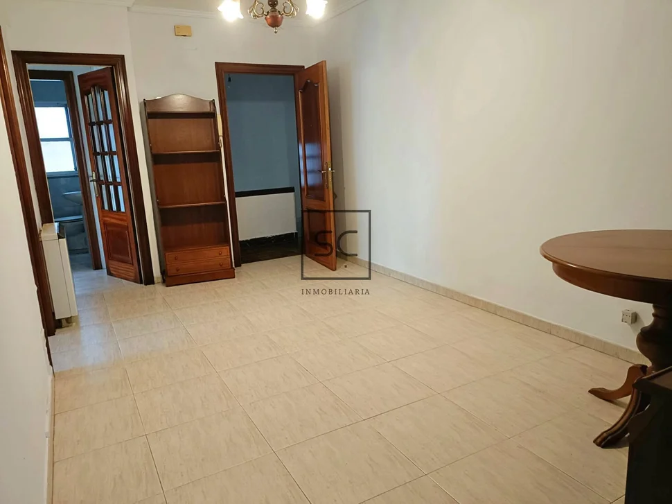 Piso centrico y soleado en naron con terreno y bodega