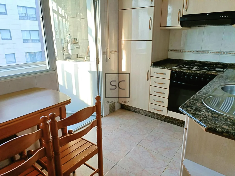 Piso centrico y soleado en naron con terreno y bodega