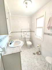 Casa de campo con terreno urbanizable y bodegas en fene