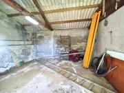 Casa de campo con terreno urbanizable y bodegas en fene