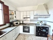 Casa de campo con terreno urbanizable y bodegas en fene