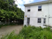 Casa adosada con patio y terreno en serantes, ferrol