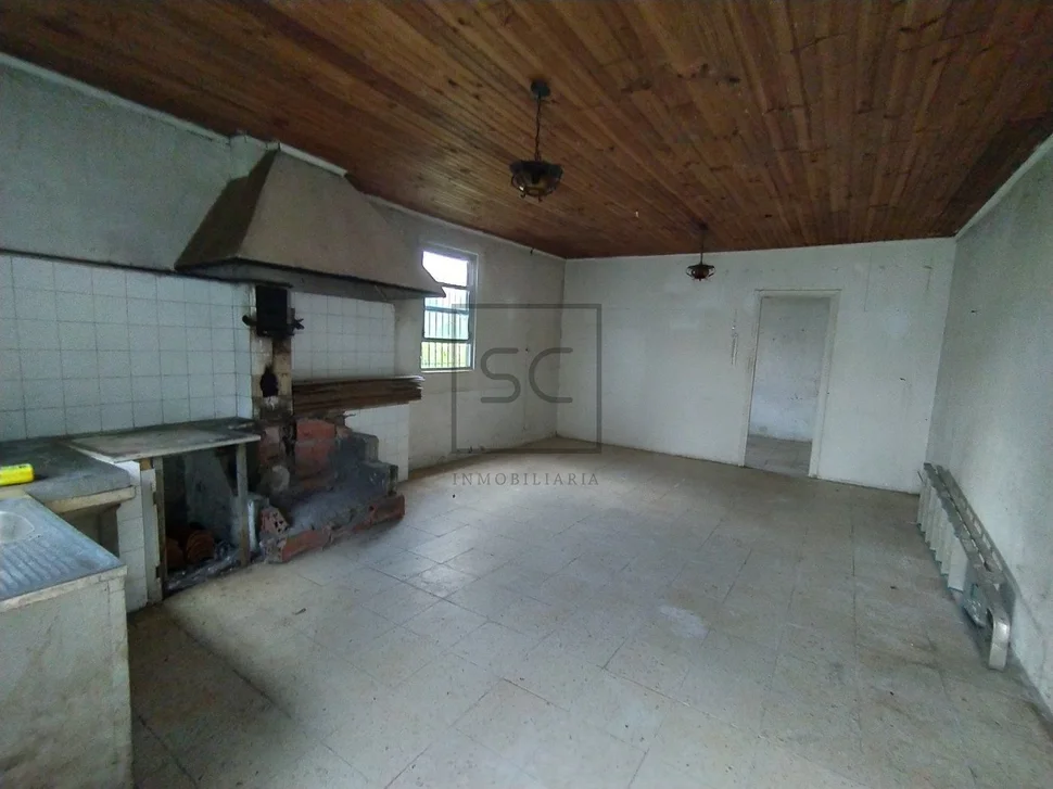 Casa adosada con patio y terreno en serantes, ferrol