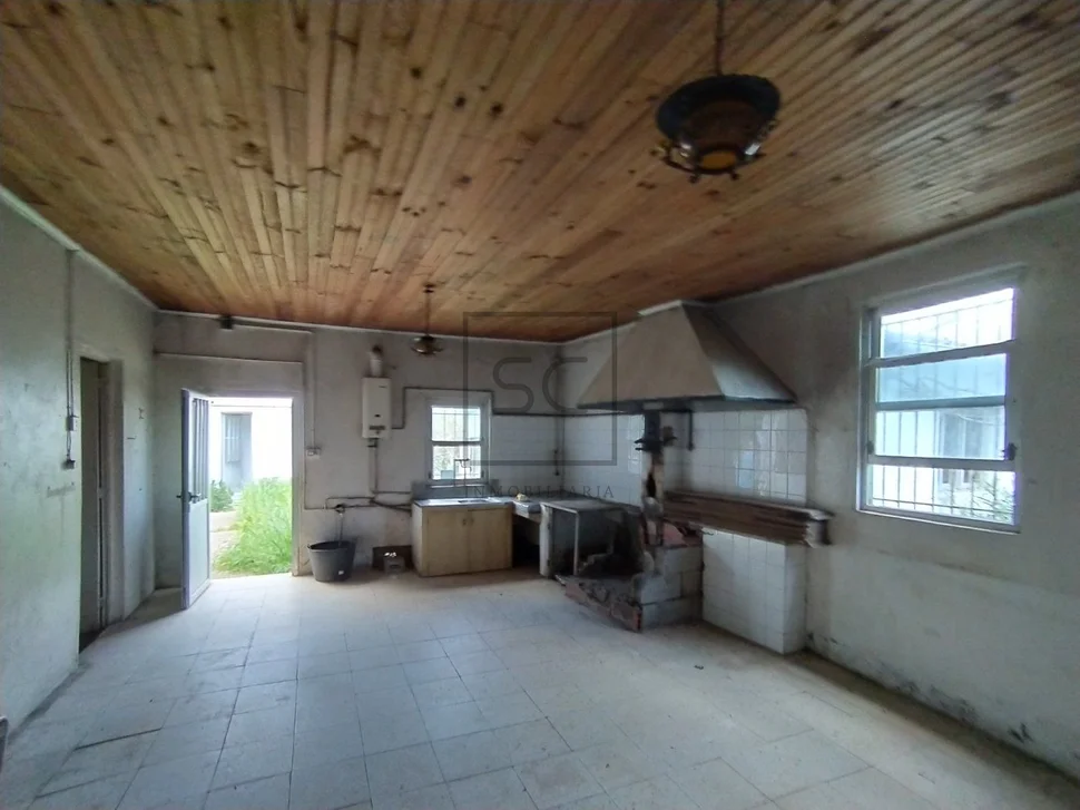 Casa adosada con patio y terreno en serantes, ferrol