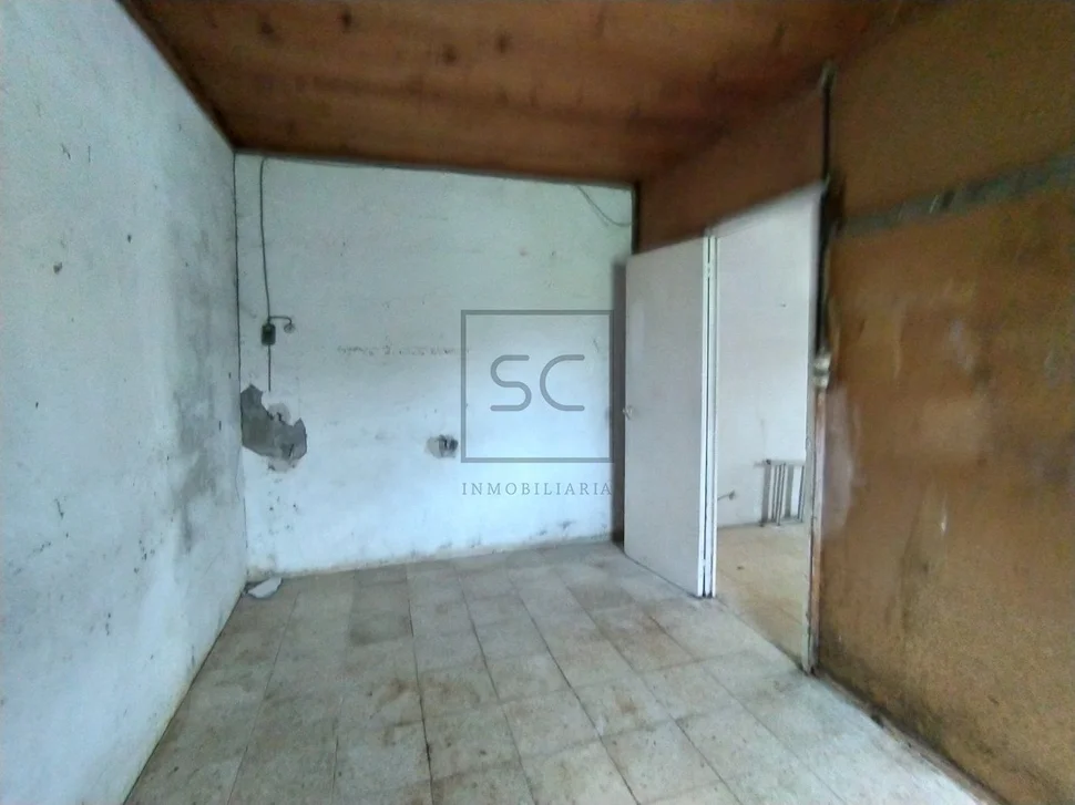 Casa adosada con patio y terreno en serantes, ferrol